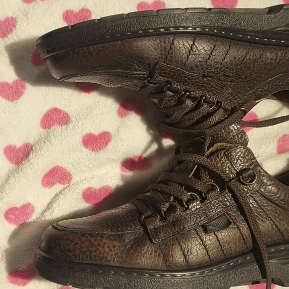 Shoe - Picture 1 of 14